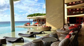 The main pool area at La Casa de la Playa is the social hub of the resort, near Tuch de Luna restaurant and the pool bar.